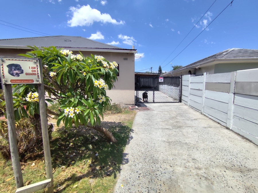 5 Bedroom Property for Sale in Athlone Western Cape